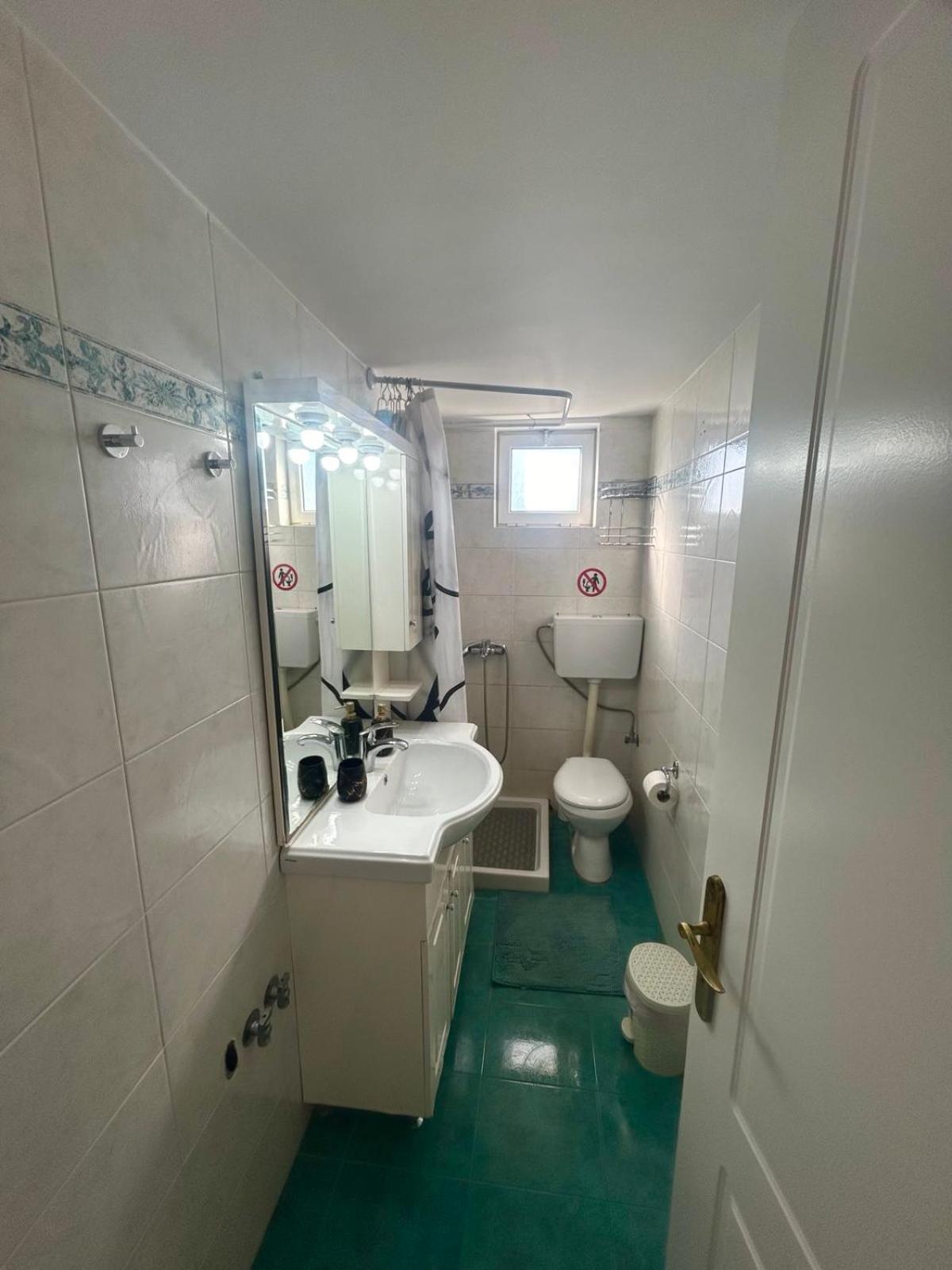 Aktis Apartment Near Airport Луца Экстерьер фото